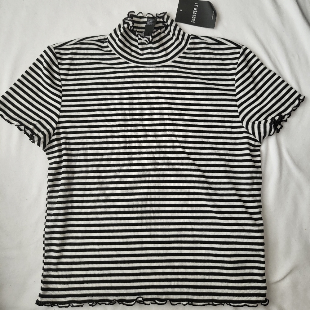 Forever 21 knit top sslv strip M